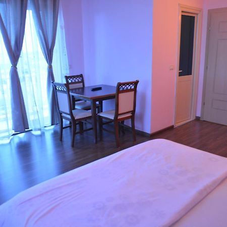 Royal Gaz Hotel Durrës Esterno foto