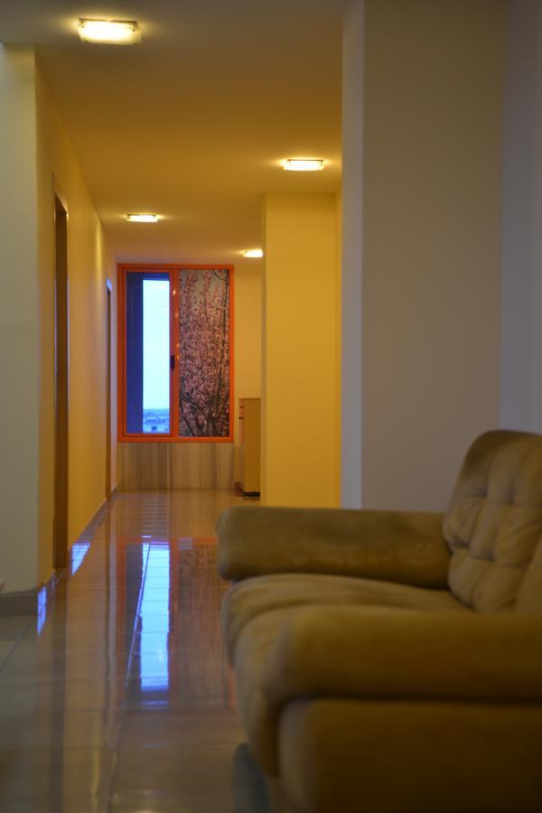 Royal Gaz Hotel Durrës Esterno foto