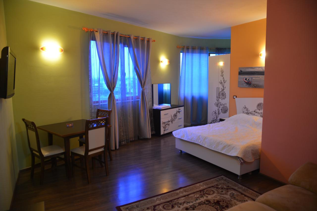 Royal Gaz Hotel Durrës Esterno foto
