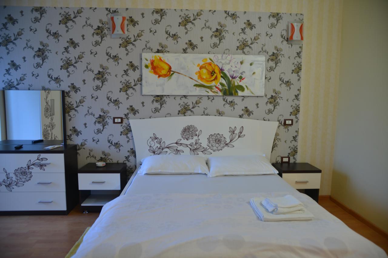 Royal Gaz Hotel Durrës Esterno foto
