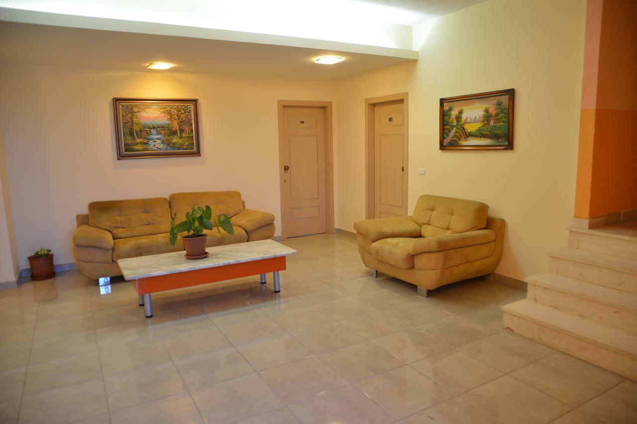 Royal Gaz Hotel Durrës Esterno foto