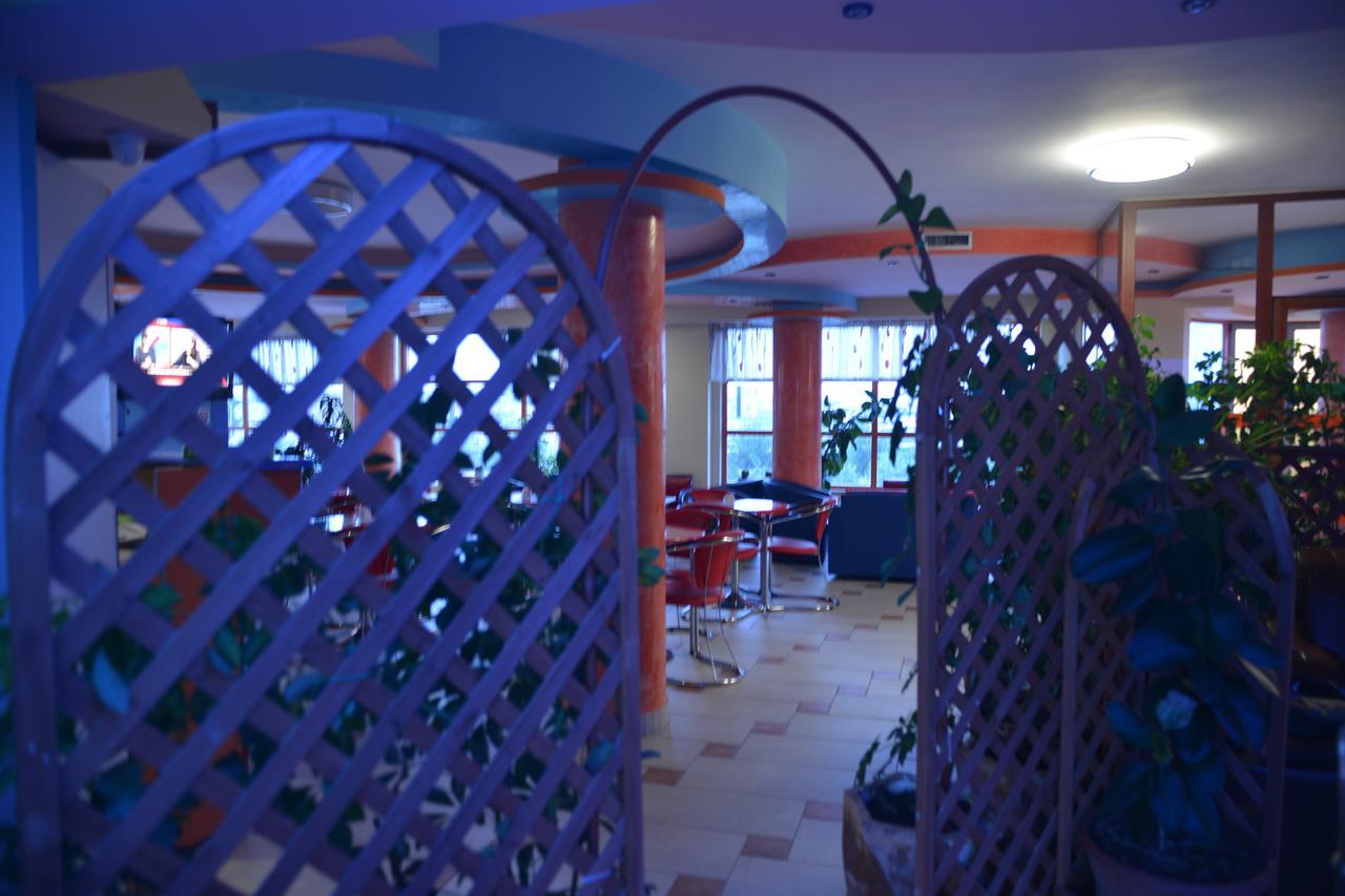 Royal Gaz Hotel Durrës Esterno foto