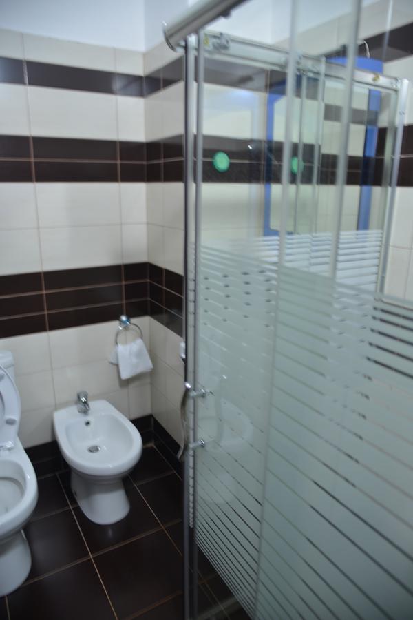 Royal Gaz Hotel Durrës Esterno foto