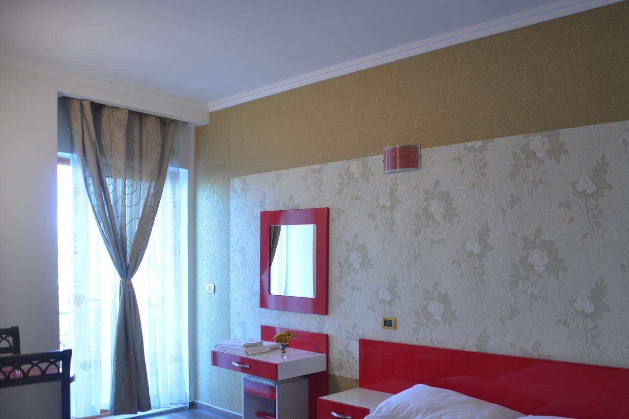 Royal Gaz Hotel Durrës Esterno foto